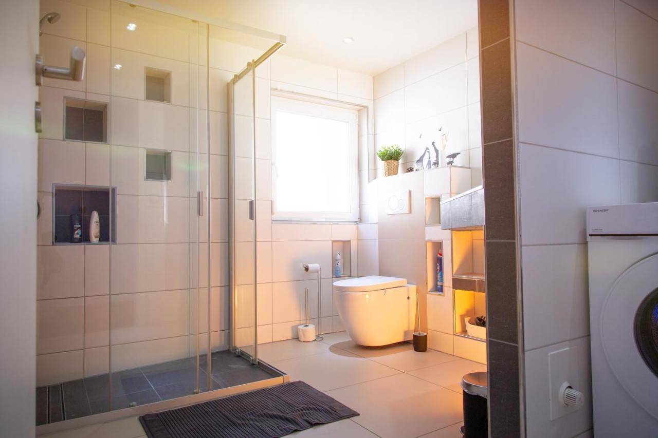 Winetime - Modern - Fuer 6 - Boxspringbetten - Netflix Apartment *