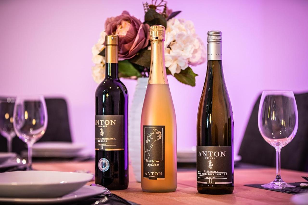 Winetime - Modern - Fuer 6 - Boxspringbetten - Netflix Apartment Bellheim
